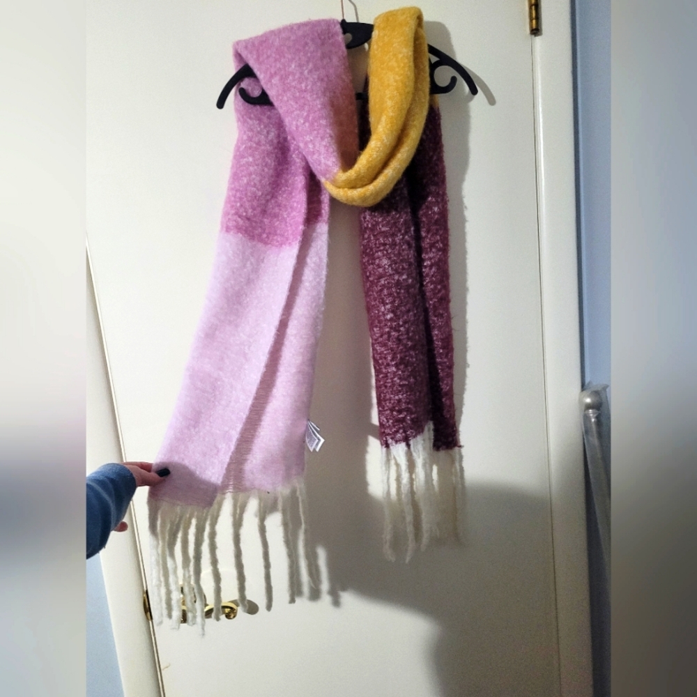 Scarf - Picture 2 of 3